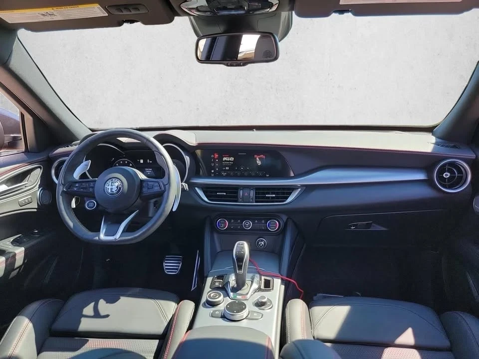 2025 Alfa Romeo Stelvio - Image 9 of 15