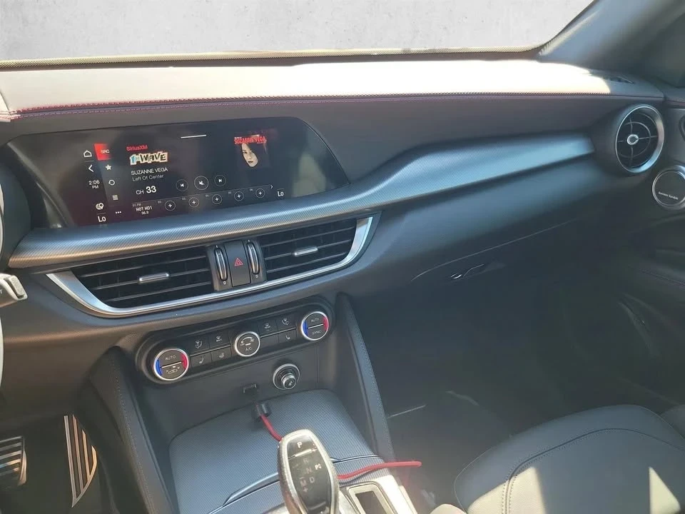 2025 Alfa Romeo Stelvio - Image 12 of 15