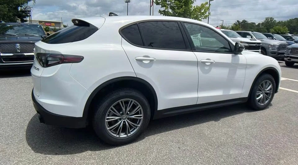 2025 Alfa Romeo Tonale - Image 3 of 9