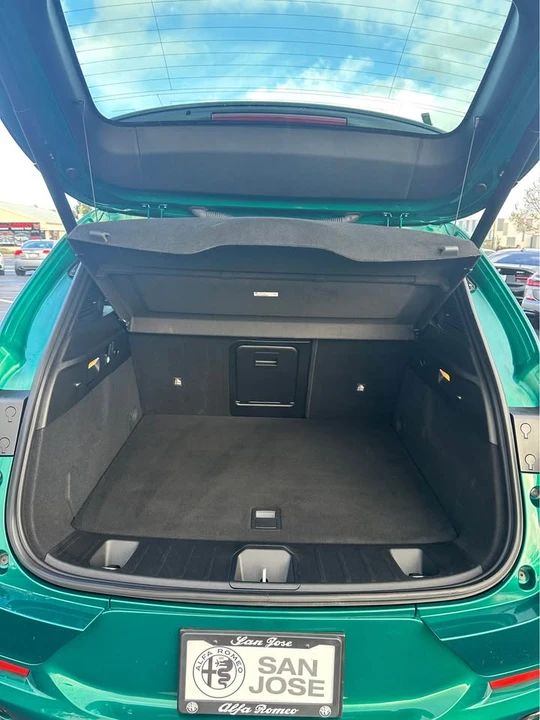 2025 Alfa Romeo Tonale - Image 6 of 16
