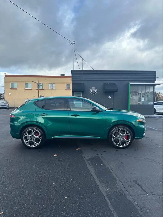 2025 Alfa Romeo Tonale - Image 4 of 16