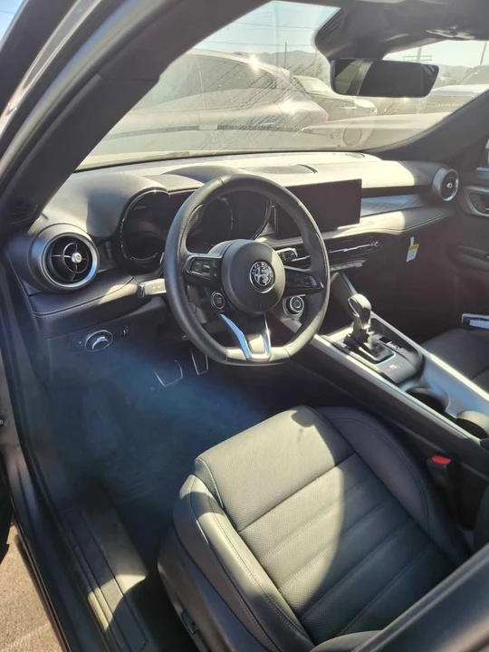 2025 Alfa Romeo Tonale - Image 7 of 13