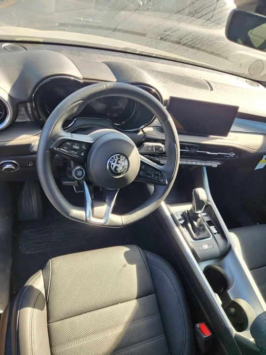 2025 Alfa Romeo Tonale - Image 11 of 13
