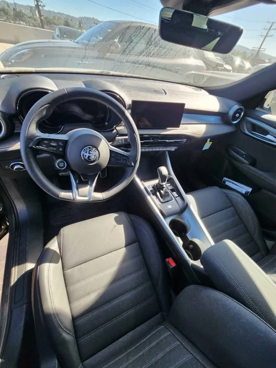 2025 Alfa Romeo Tonale - Image 10 of 13