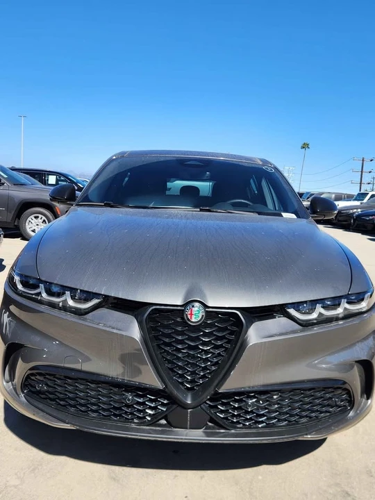 2025 Alfa Romeo Tonale - Image 2 of 13