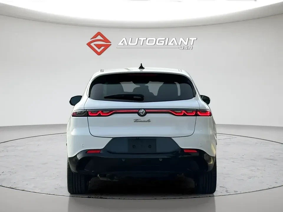2025 Alfa Romeo Tonale - Image 10 of 20
