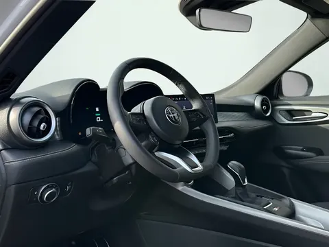 2025 Alfa Romeo Tonale Base