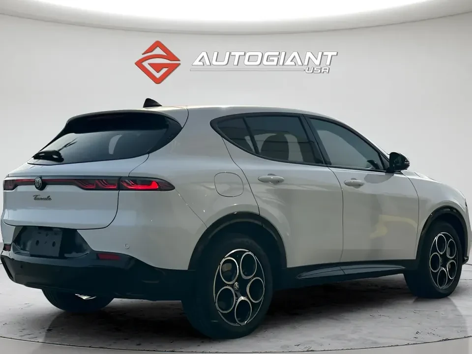 2025 Alfa Romeo Tonale - Image 7 of 19