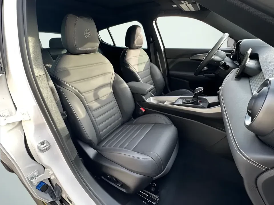 2025 Alfa Romeo Tonale - Image 15 of 19