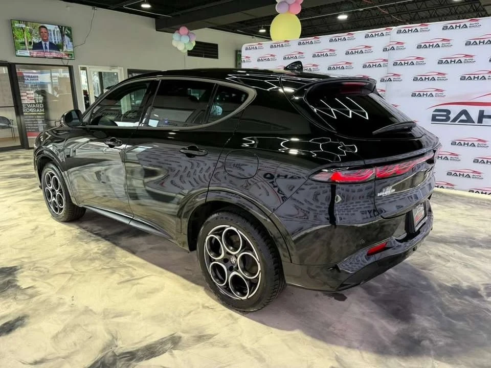 2025 Alfa Romeo Tonale - Image 9 of 20