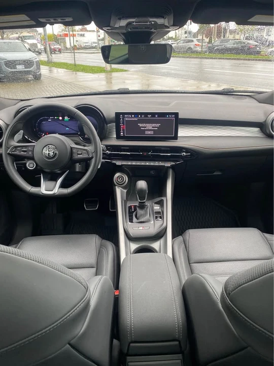 2025 Alfa Romeo Tonale - Image 10 of 11