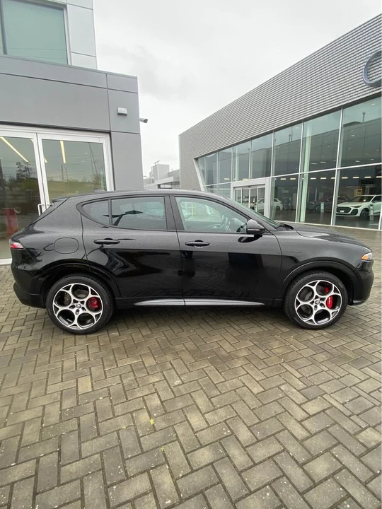 2025 Alfa Romeo Tonale - Image 2 of 11