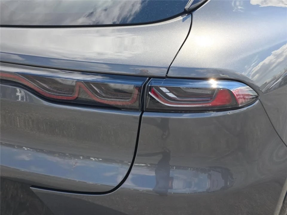 2025 Alfa Romeo Tonale - Image 12 of 20