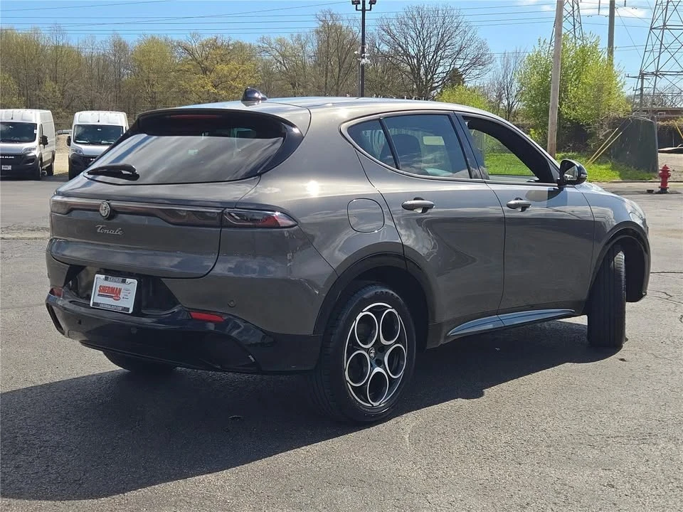 2025 Alfa Romeo Tonale - Image 11 of 20