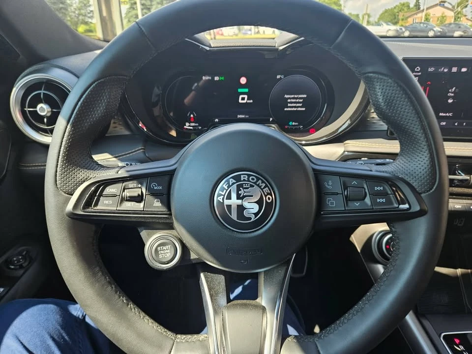 2025 Alfa Romeo Tonale - Image 7 of 8