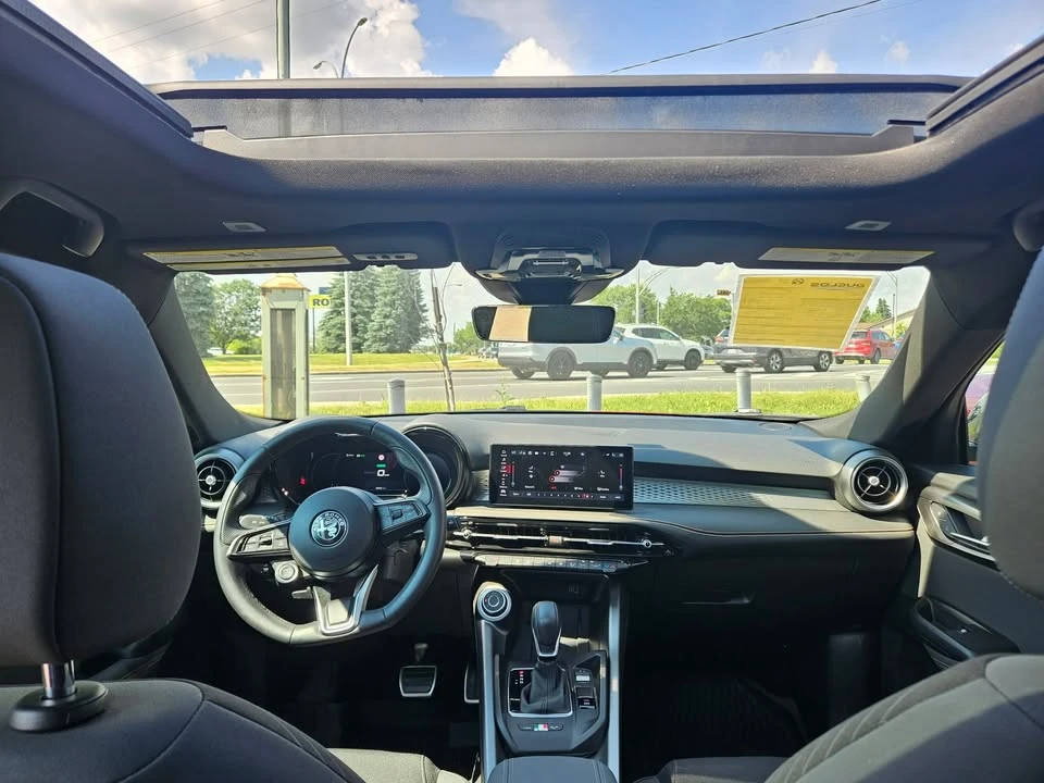 2025 Alfa Romeo Tonale - Image 5 of 8