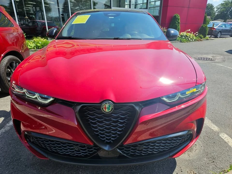 2025 Alfa Romeo Tonale - Image 2 of 8