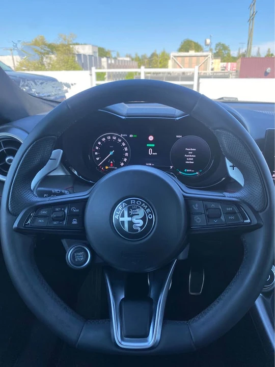 2025 Alfa Romeo Tonale - Image 7 of 9