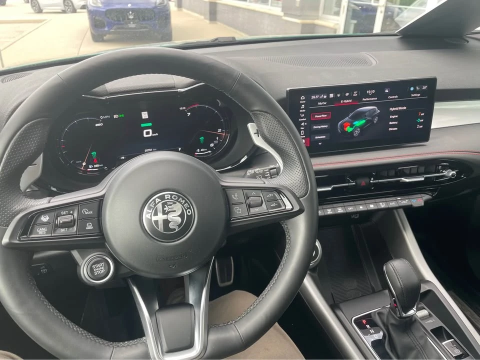 2025 Alfa Romeo Tonale - Image 7 of 8