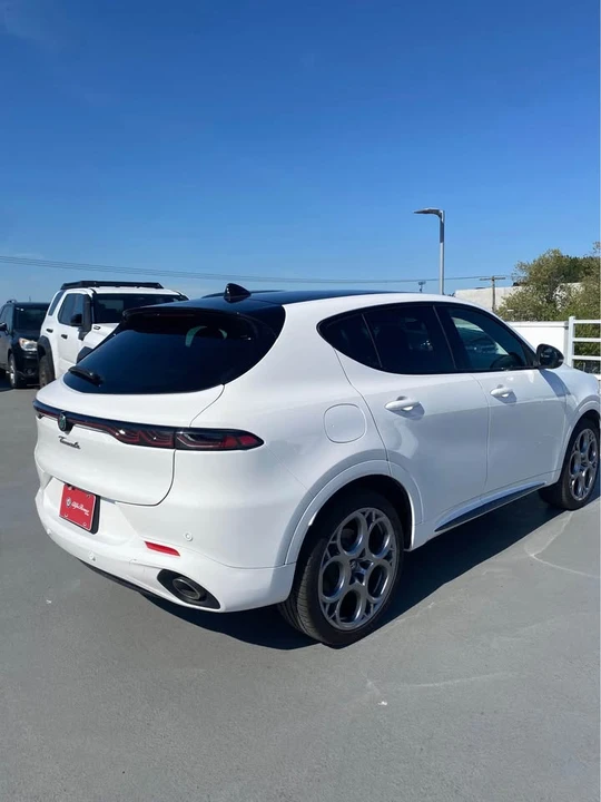 2025 Alfa Romeo Tonale - Image 3 of 9