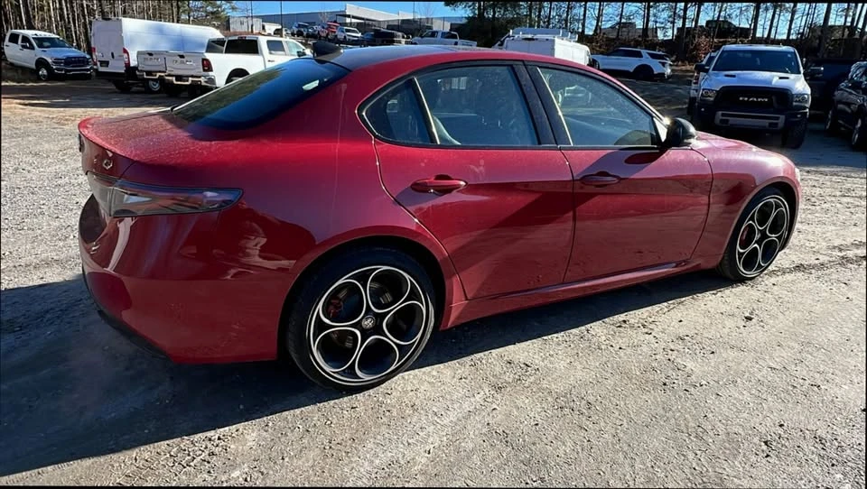 2025 Alfa Romeo Giulia - Image 4 of 15