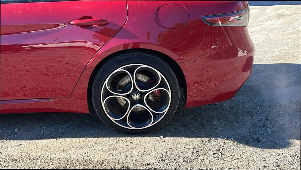 2025 Alfa Romeo Giulia - Image 8 of 15