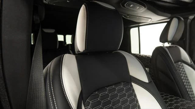 2025 Jeep JT Gladiator - Image 20 of 21