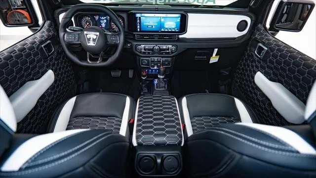2025 Jeep JT Gladiator - Image 2 of 31