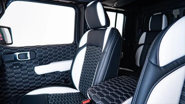 2025 Jeep JT Gladiator - Image 14 of 31