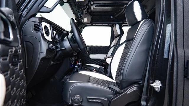 2025 Jeep JT Gladiator - Image 15 of 31