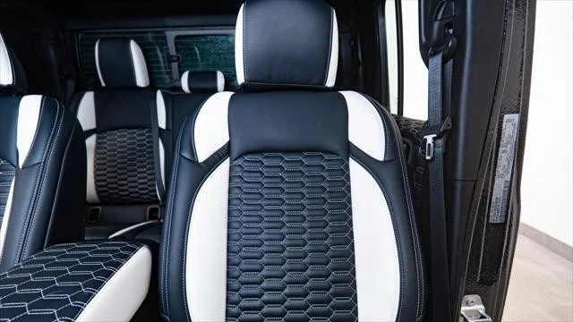 2025 Jeep JT Gladiator - Image 20 of 31