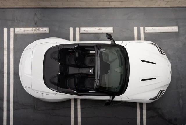 2025 Aston Martin DB12 - Image 13 of 31