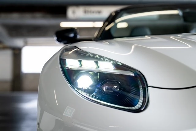2025 Aston Martin DB12 - Image 10 of 31