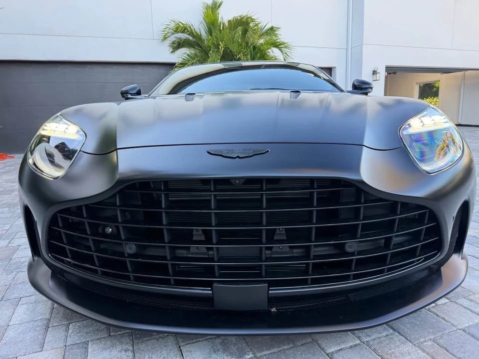 2025 Aston Martin DB12 - Image 9 of 19