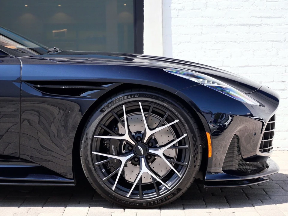 2025 Aston Martin DB12 - Image 4 of 27