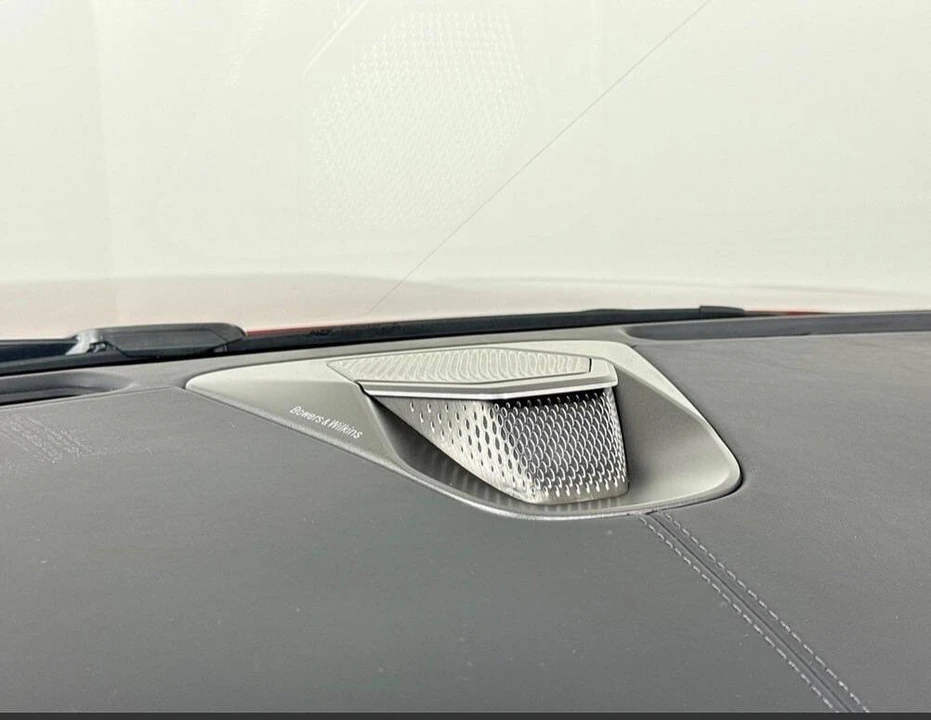 2025 Aston Martin DB12 - Image 27 of 28