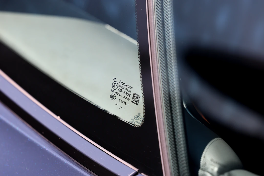 2025 Aston Martin DB12 - Image 10 of 31