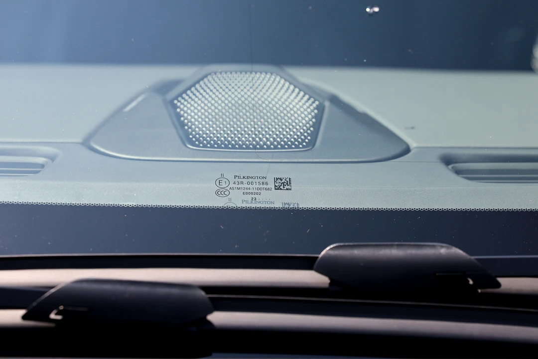 2025 Aston Martin DB12 - Image 12 of 31