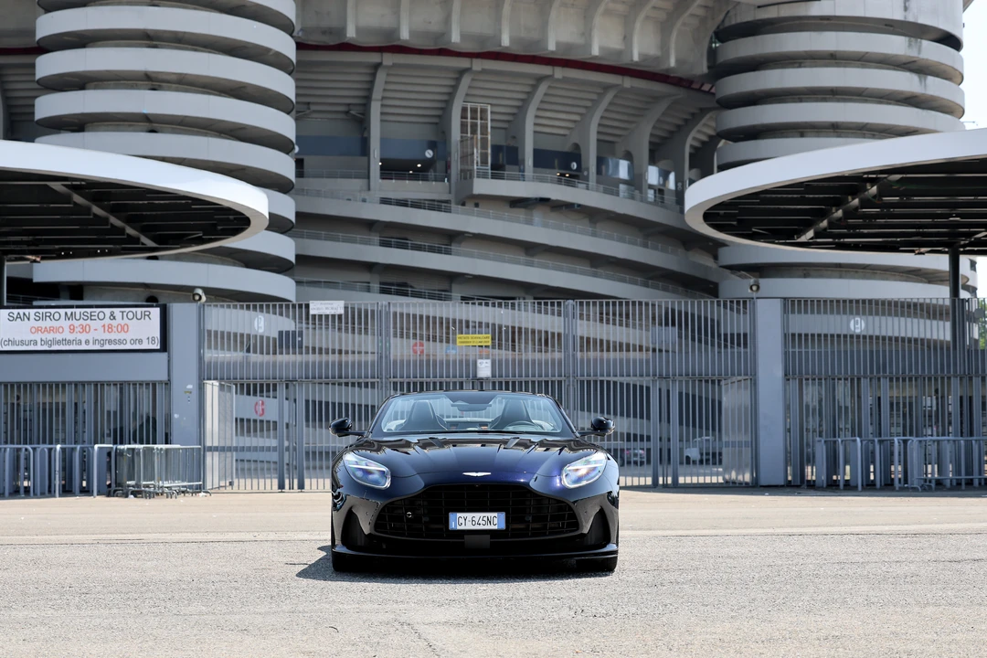 2025 Aston Martin DB12 - Image 9 of 31