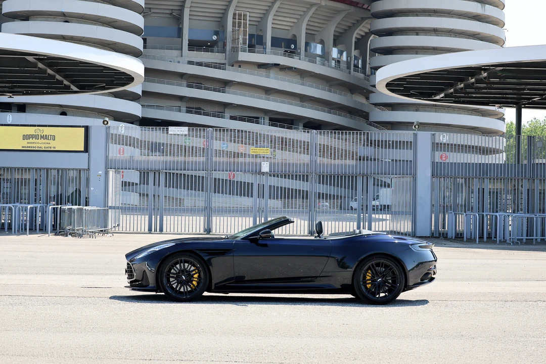 2025 Aston Martin DB12 - Image 7 of 31