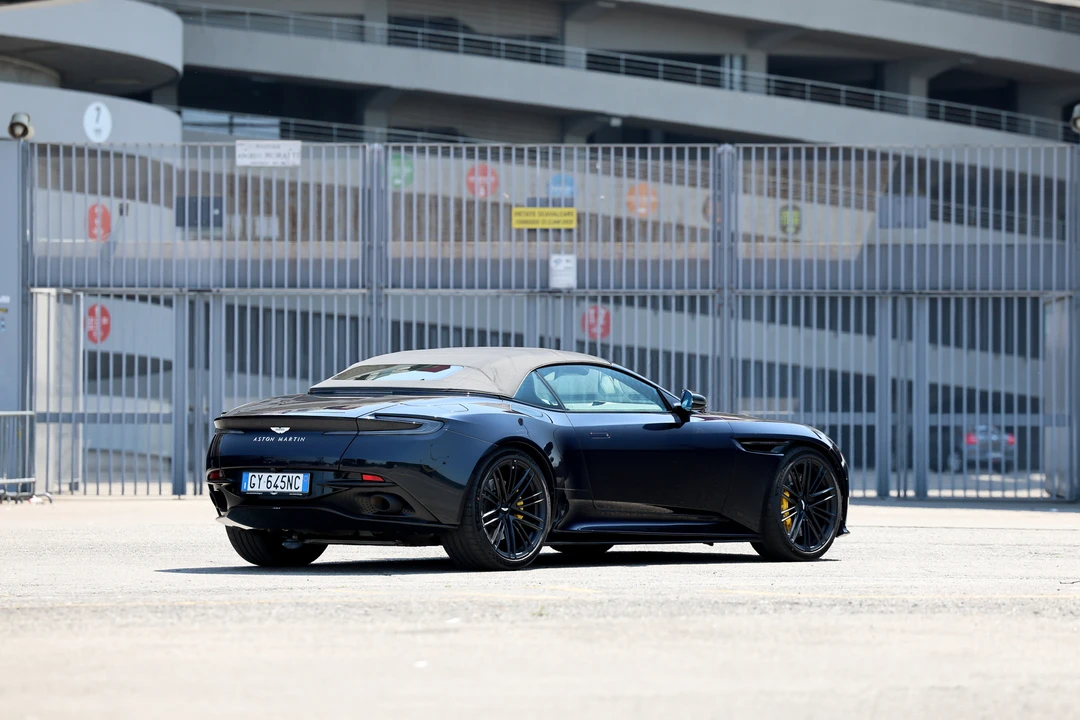 2025 Aston Martin DB12 - Image 4 of 31