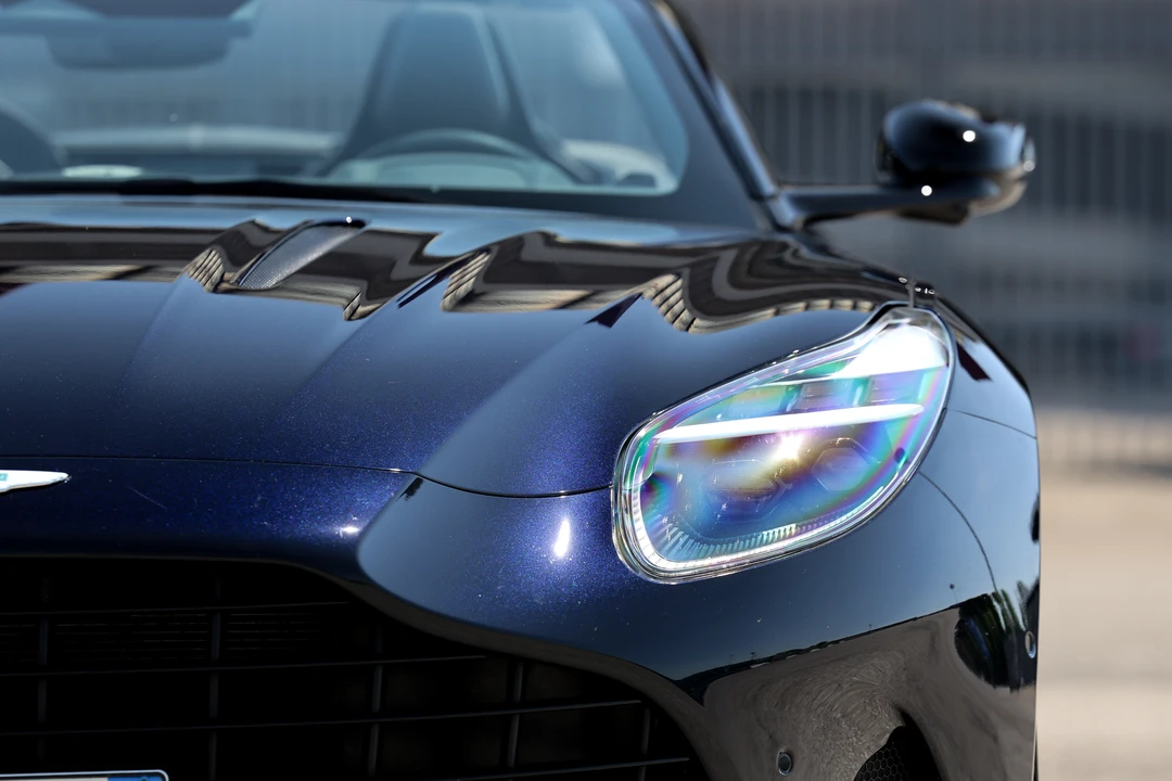 2025 Aston Martin DB12 - Image 21 of 31