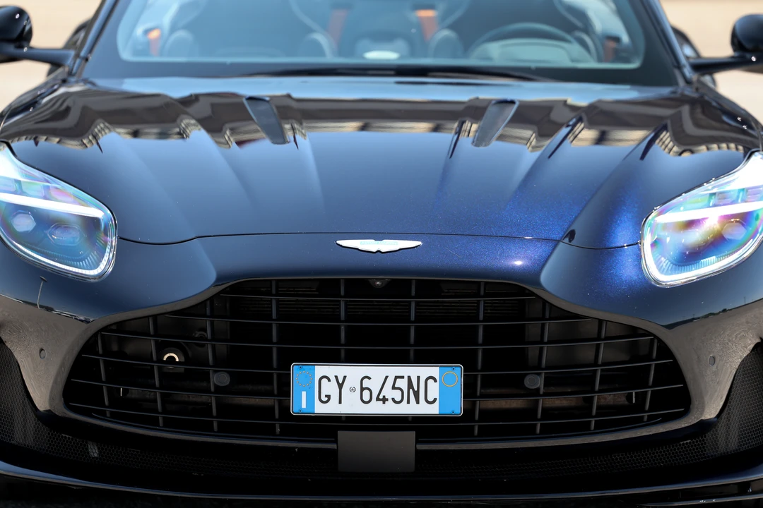 2025 Aston Martin DB12 - Image 22 of 31