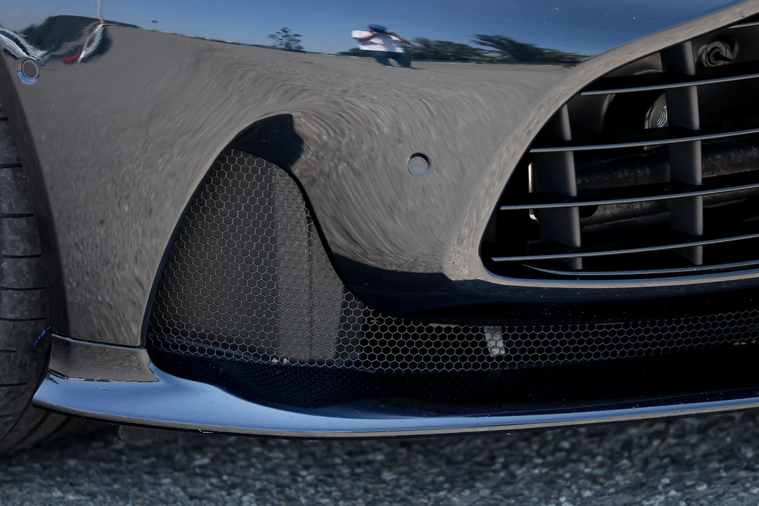 2025 Aston Martin DB12 - Image 29 of 31
