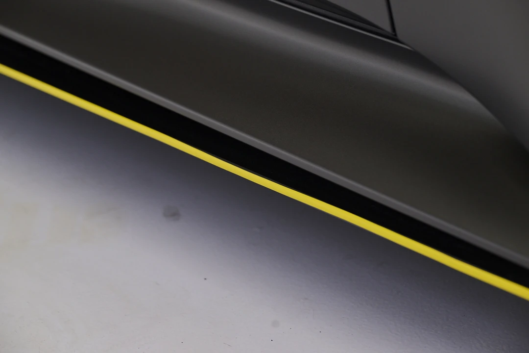 2025 Aston Martin DB12 - Image 24 of 31