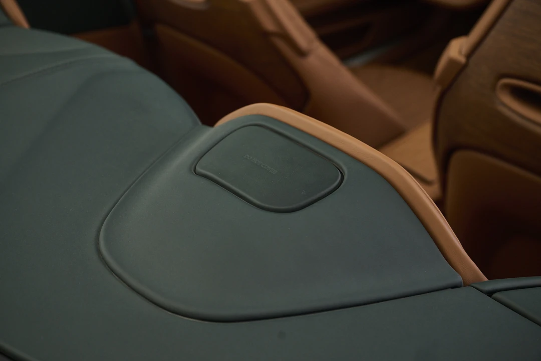 2025 Aston Martin DB12 - Image 30 of 31