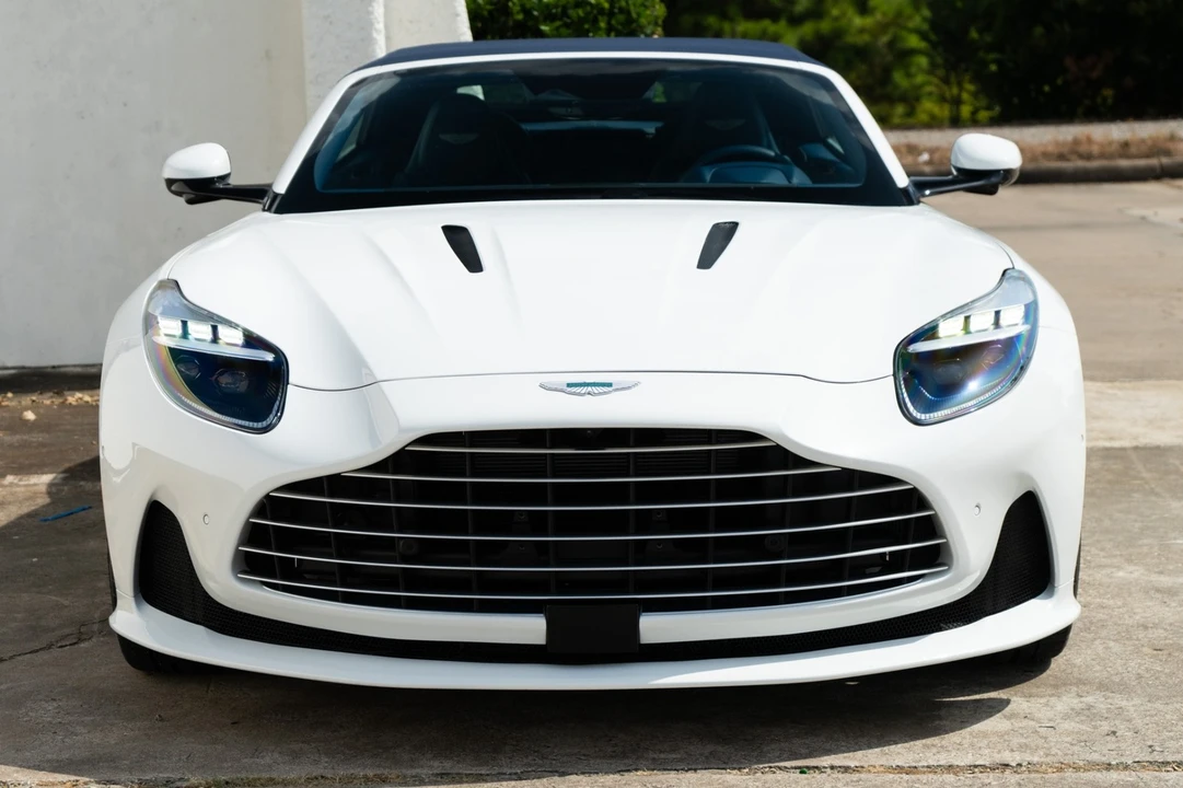 2025 Aston Martin DB12 - Image 17 of 31
