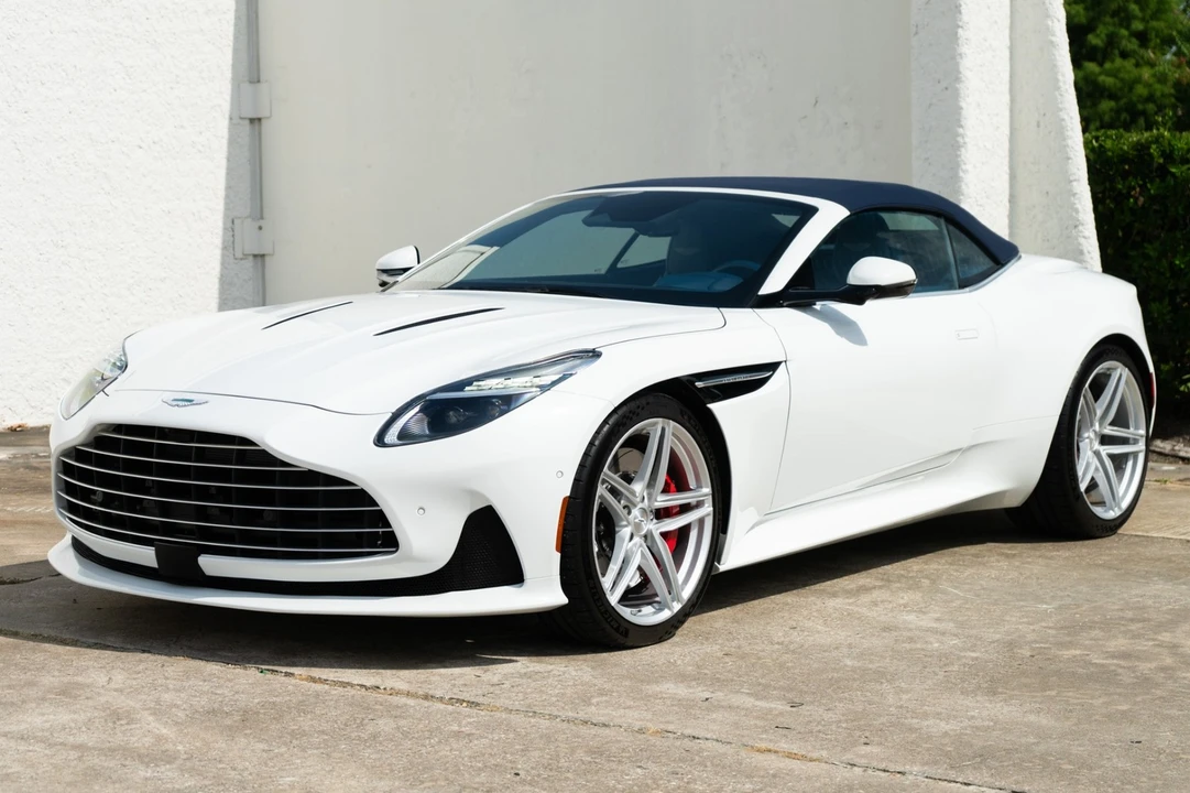 2025 Aston Martin DB12 - Image 2 of 31