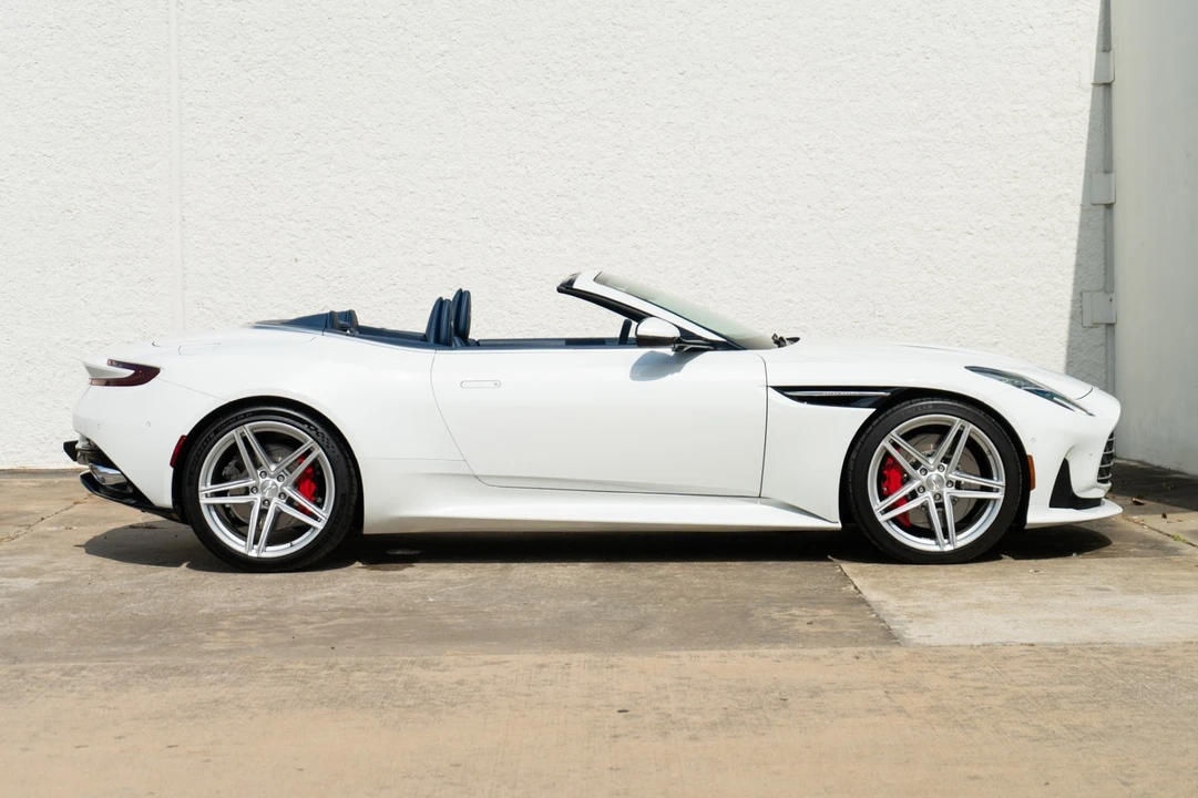2025 Aston Martin DB12 - Image 12 of 31