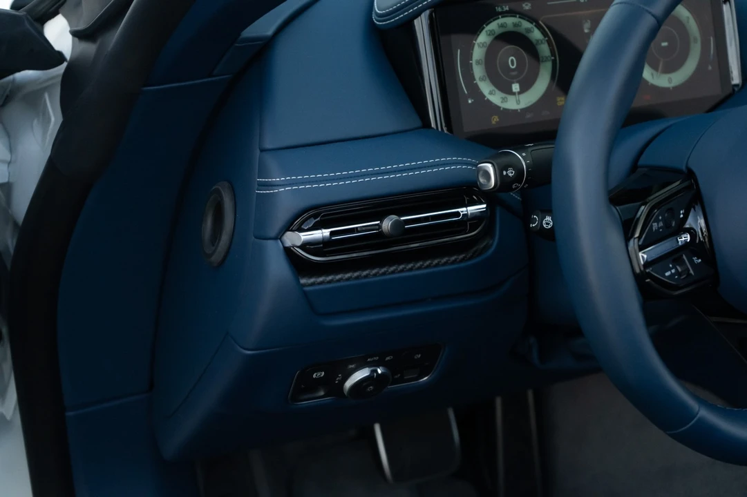 2025 Aston Martin DB12 - Image 24 of 31